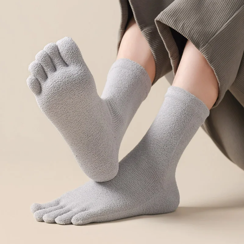 6足入り、厚手のサーマル素材を使用した、指が分かれた靴下。男 - Toe Sock Split のレビューと価格