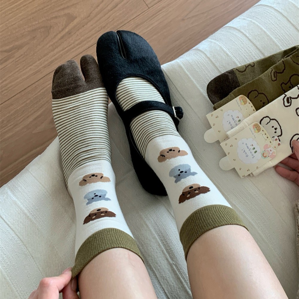 犬のイラスト入り足袋型シームレスミッドカーフソックス、かわい - Toe Sock Split のレビューと価格